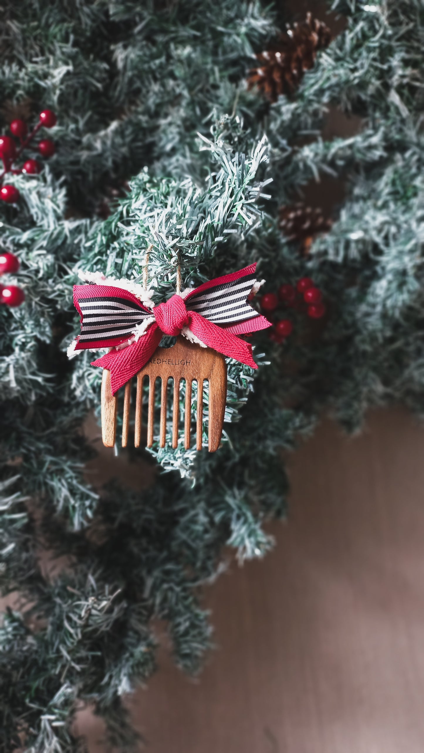Xmas 2025 - Festive Pacman Hair Comb