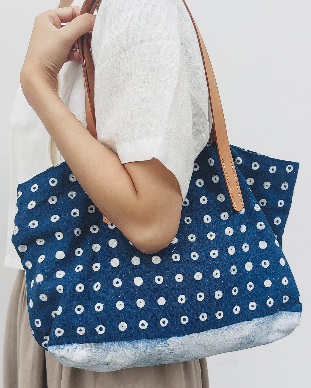 JIVALOKA TOTE BAG