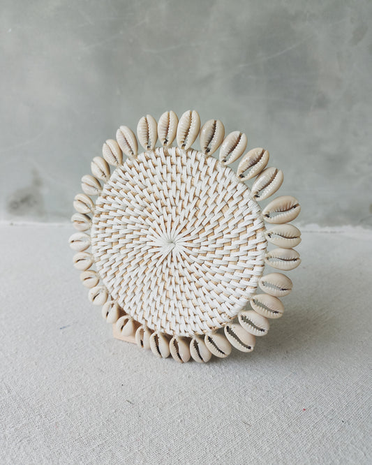CREAM SEASHELL ROUND ATE INDIVIDUAL COASTER