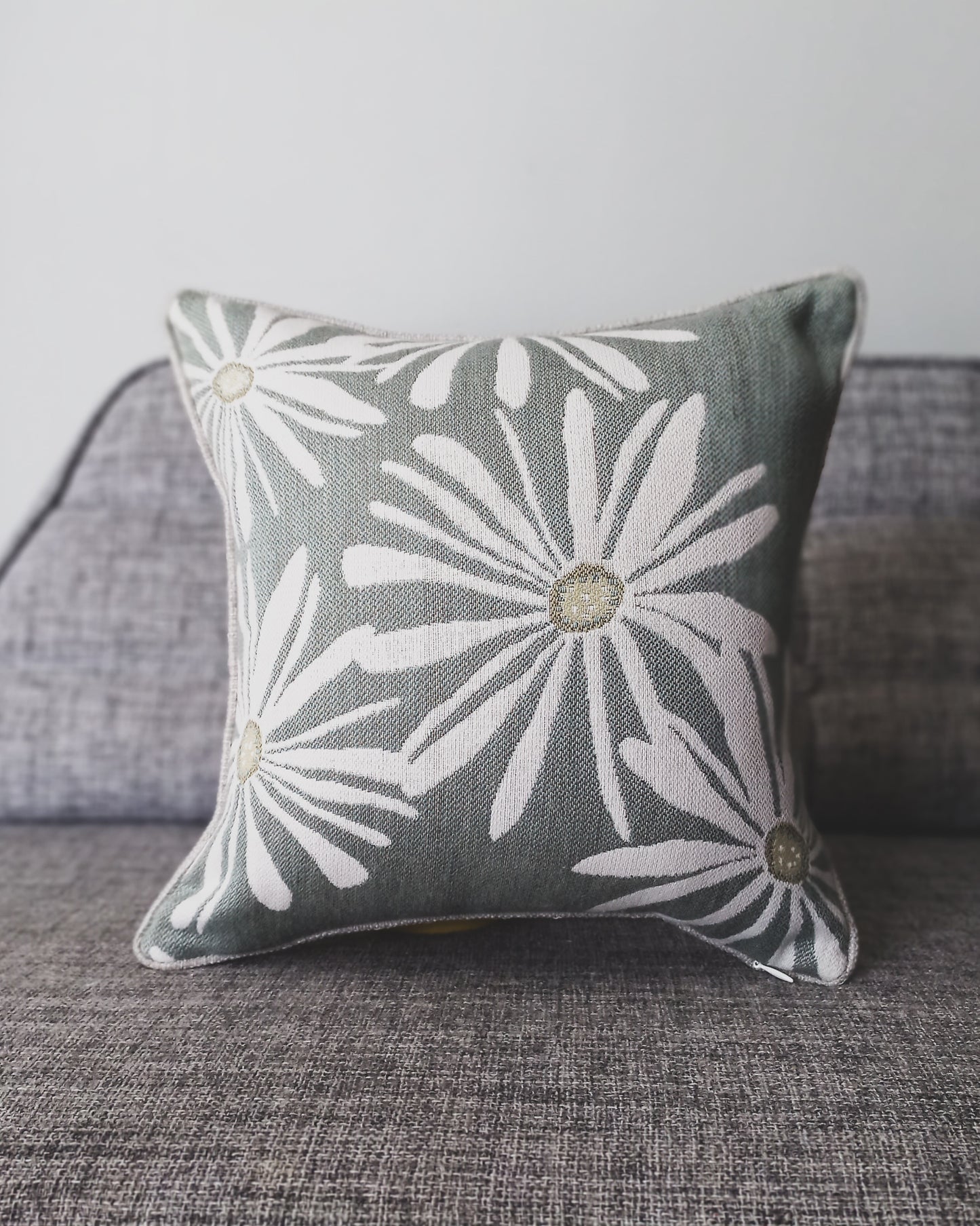 Flower Cushion 30 x 30