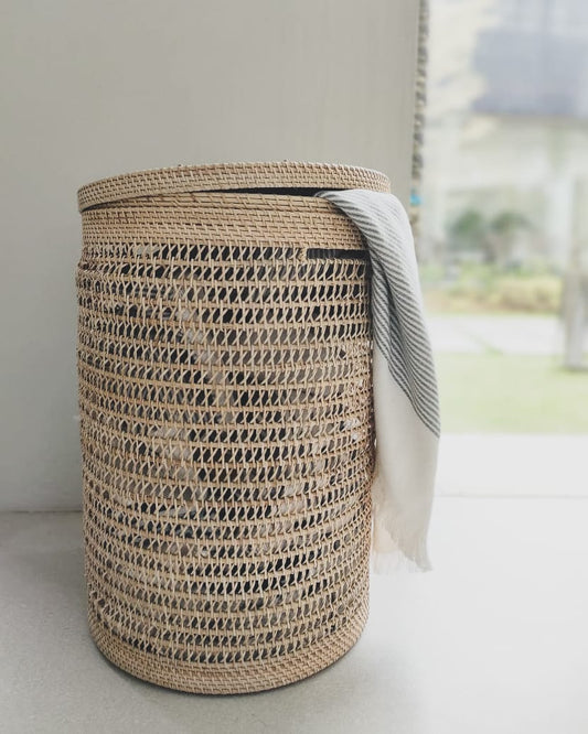 LARGE CREAM ATE LAUNDRY BASKET