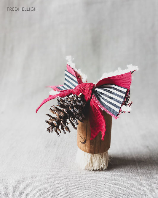 Xmas 2025 - Festive Octopus Brush