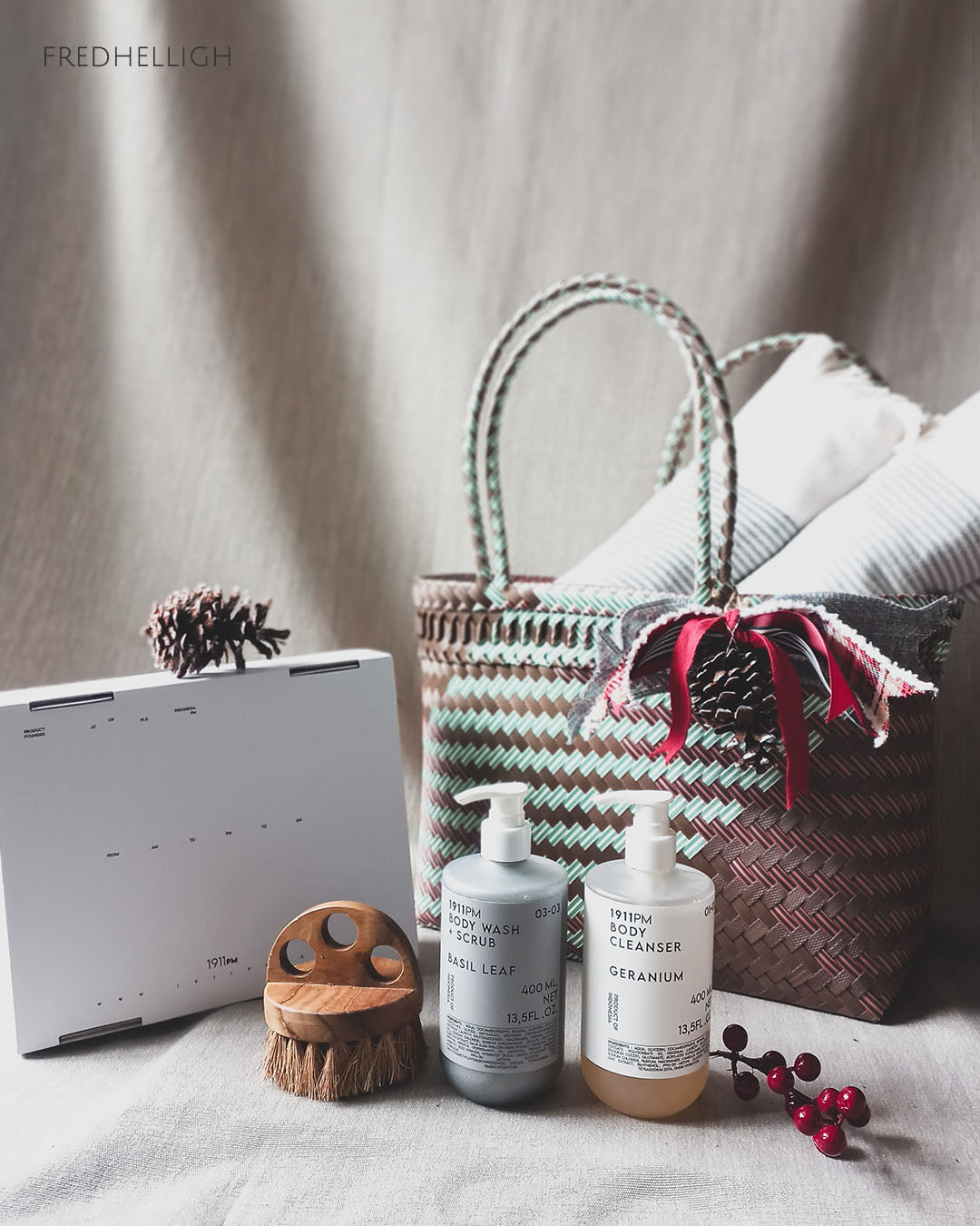 Xmas 2025 - Under The Mistletoe