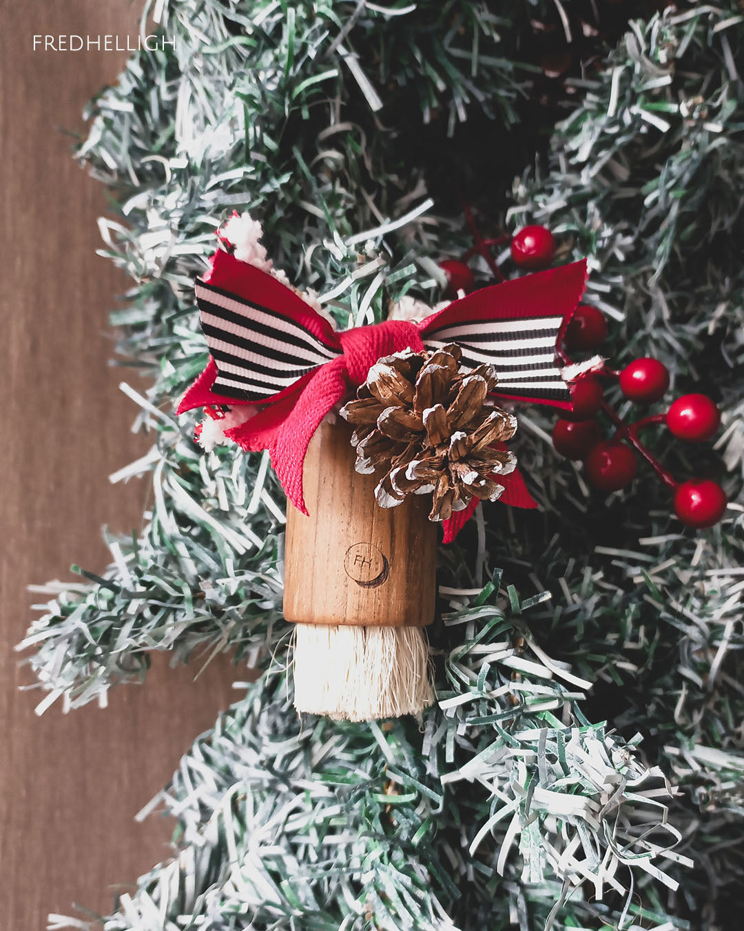 Xmas 2025 - Festive Octopus Brush